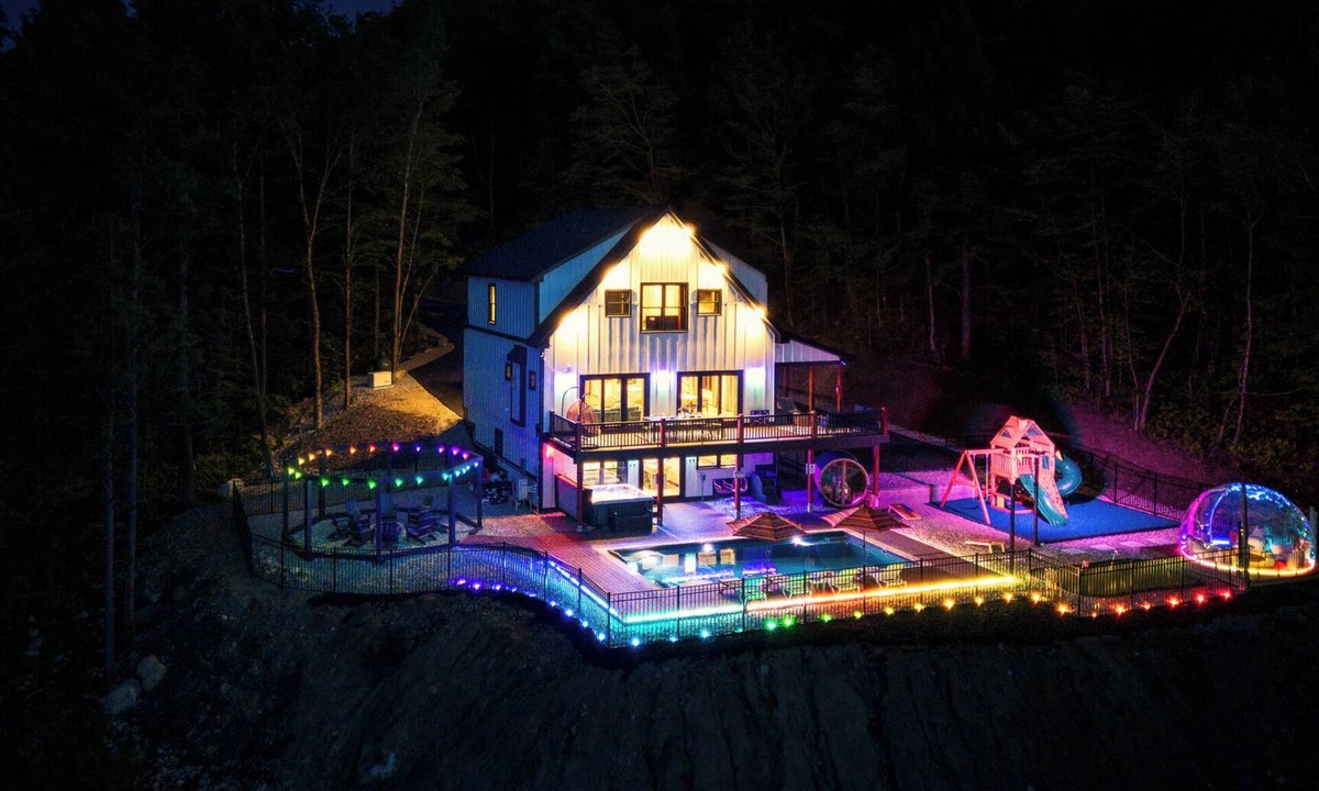 Sunday River Area House | Luxury Retreat | 5 mins to slopes, Dome, Spa & Breathtaking Views, Sleeps20