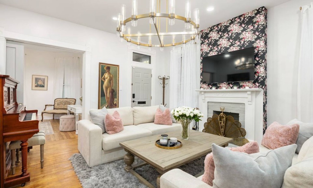 Italian Village House | Luxury Rose Manor - Perfect for Bachelorettes!