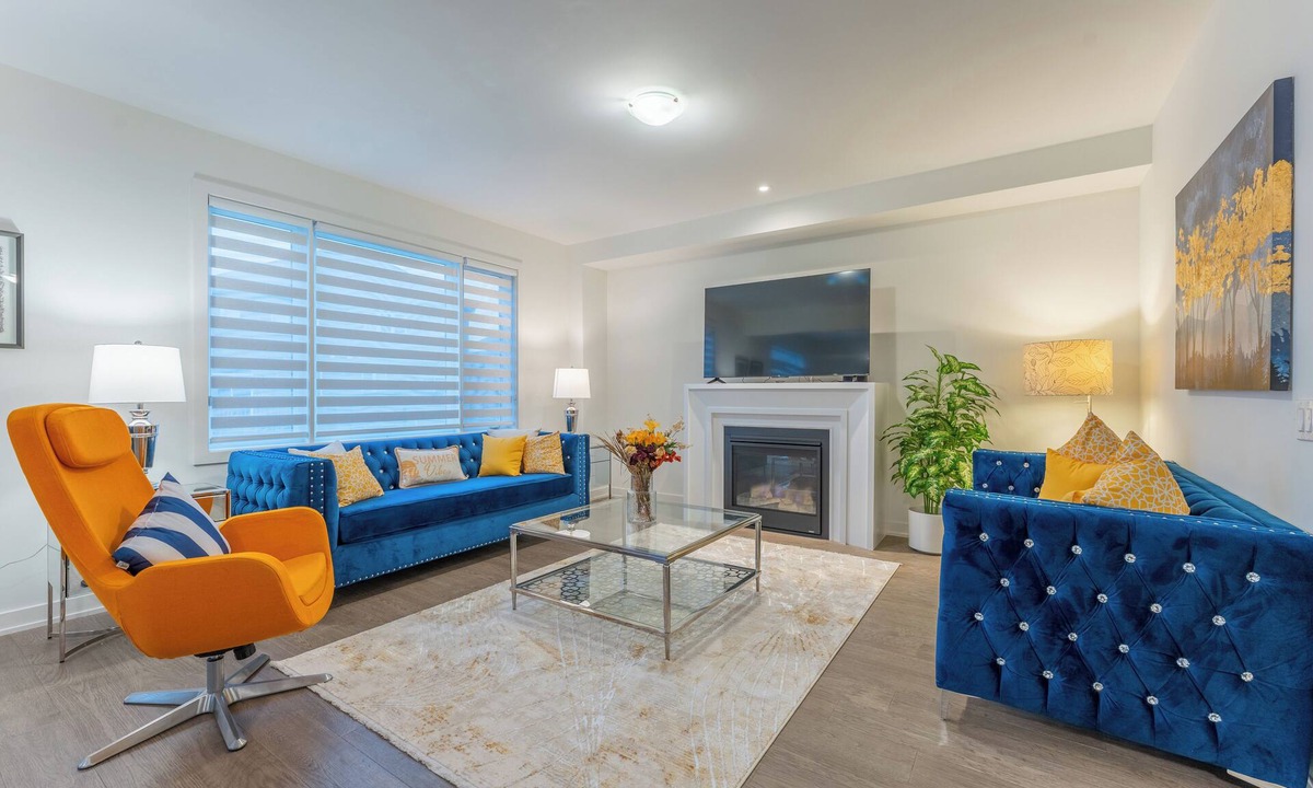 Winona House | Luxury & Spacious 4BR ~ Stoney Creek ~ Hamilton