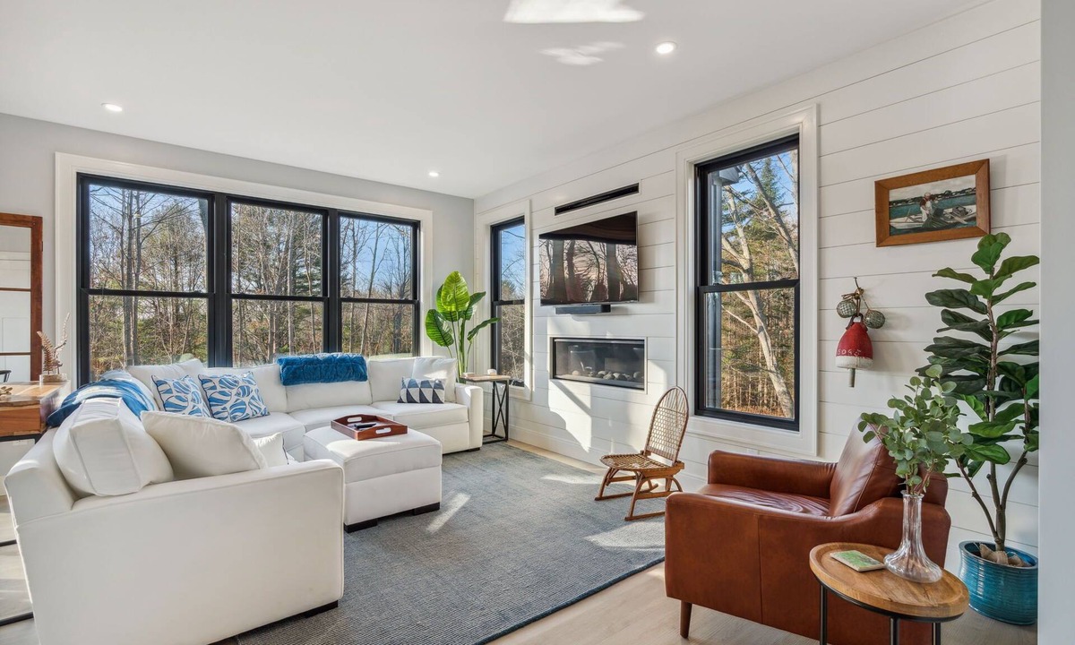 Cape Elizabeth House | Luxury Woodland Retreat Near the Ocean Custom Built on 2.4 Acres Cape Elizabeth