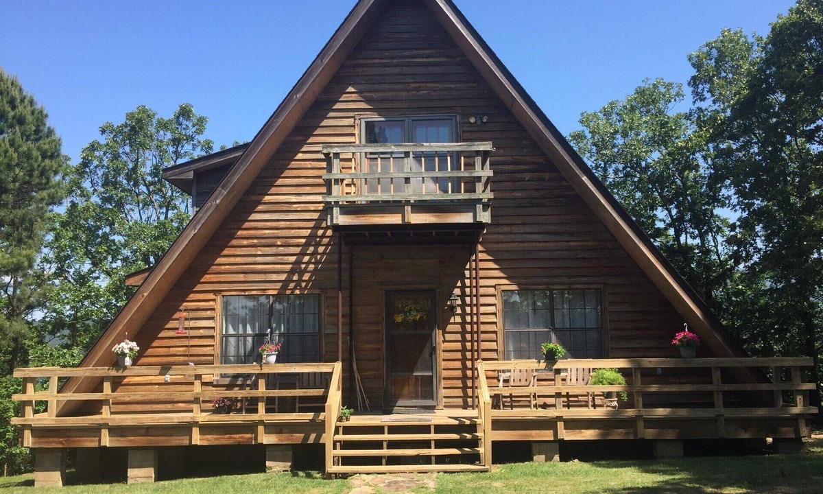 Waveland Cabin | Magical lake house cabin on Blue Mtn Lake with Mt. Magazine views. Pet Friendly!