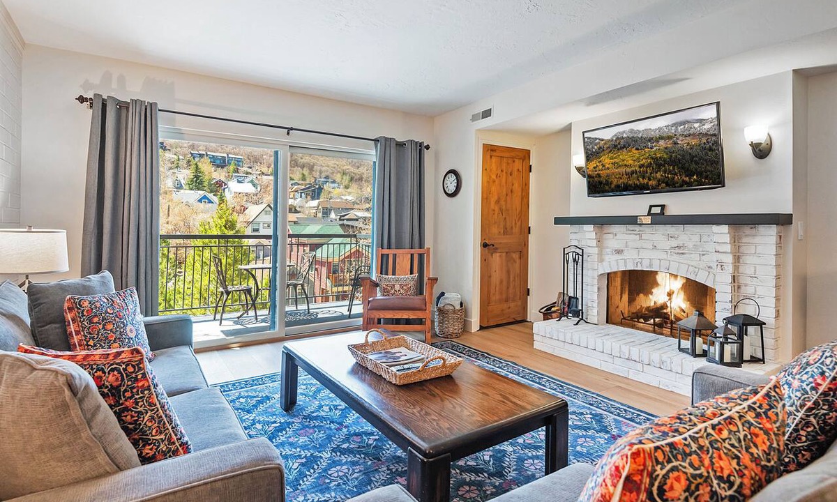 Downtown Park City Condo | Main St/Steps to Town Lift/Hot Tubs Pool/Free Parking/Mountain View