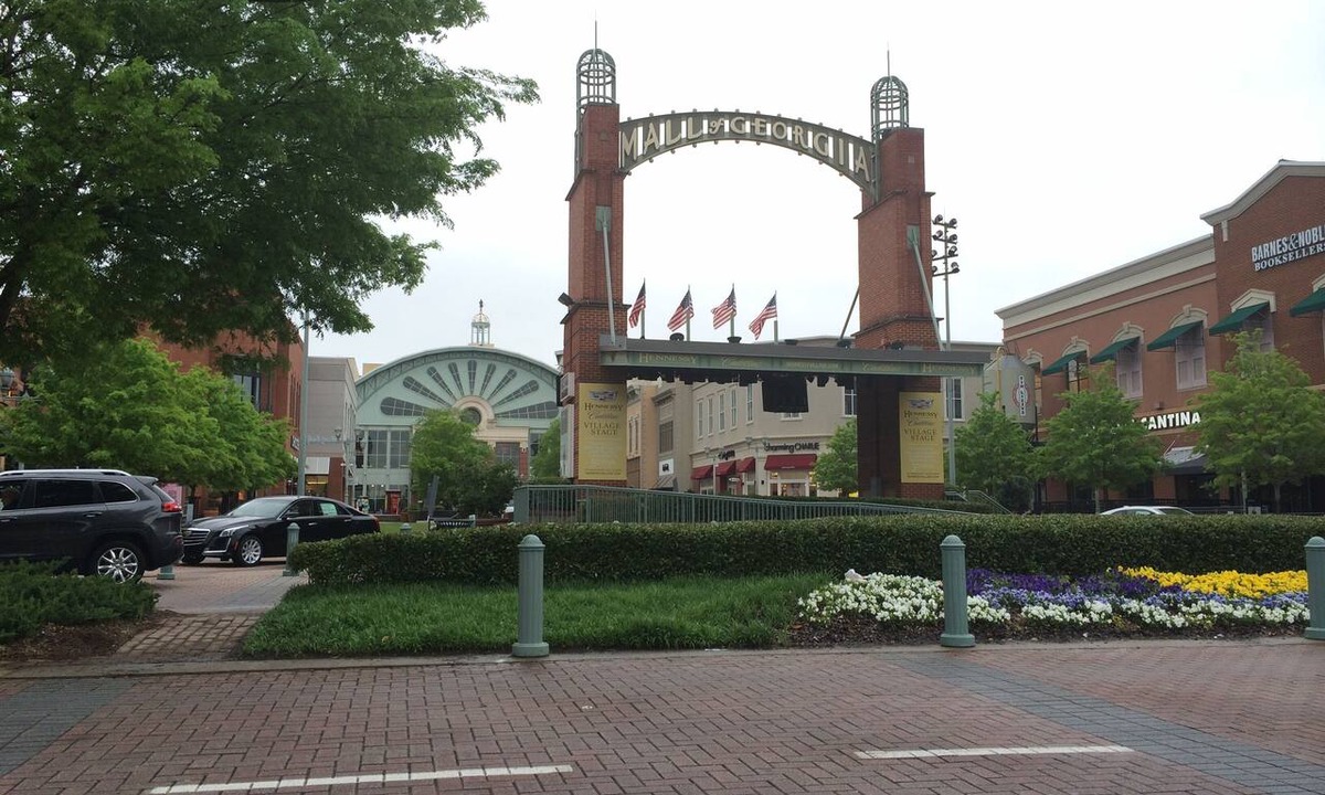 Gwinnett Place Hotel | Making Best Memories Close to Pirate’s Cove Adventure Golf w/Pool & Breakfast