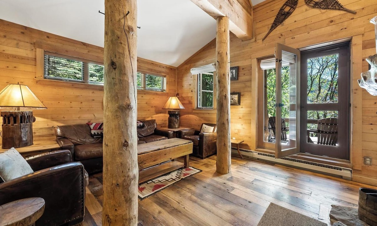Sundance Cottage | Mandan Upper 1 bedroom Cottage, Wood Burning Fireplace, 4 min walk to Resort