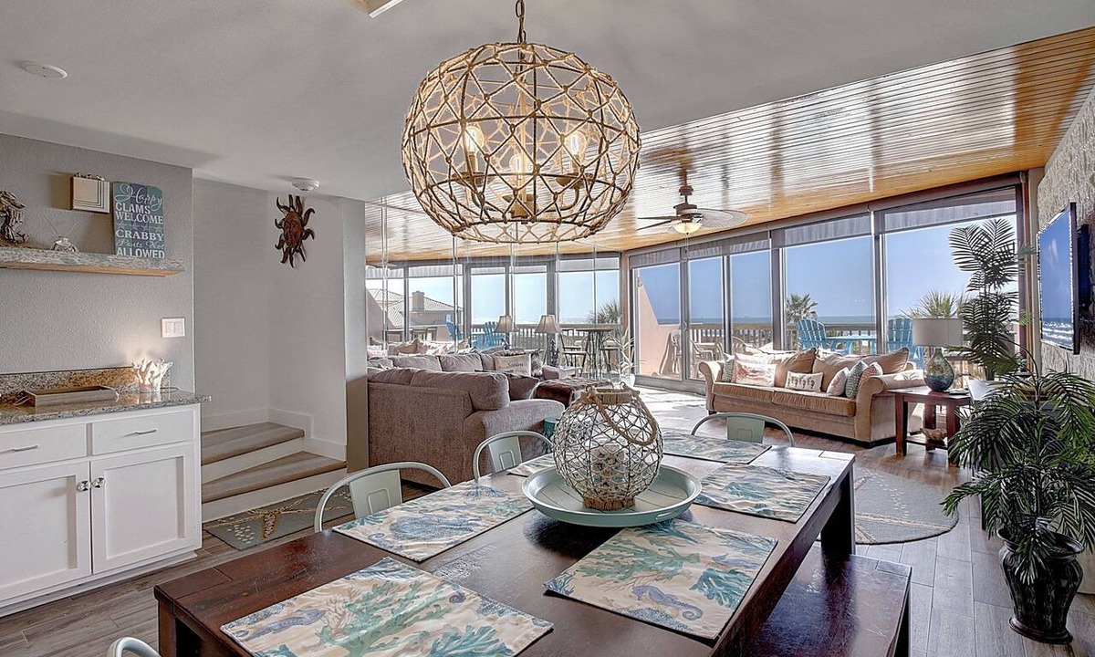 Port Aransas Condo | Mayan Princess 314 | Panoramic Ocean-Pool Views