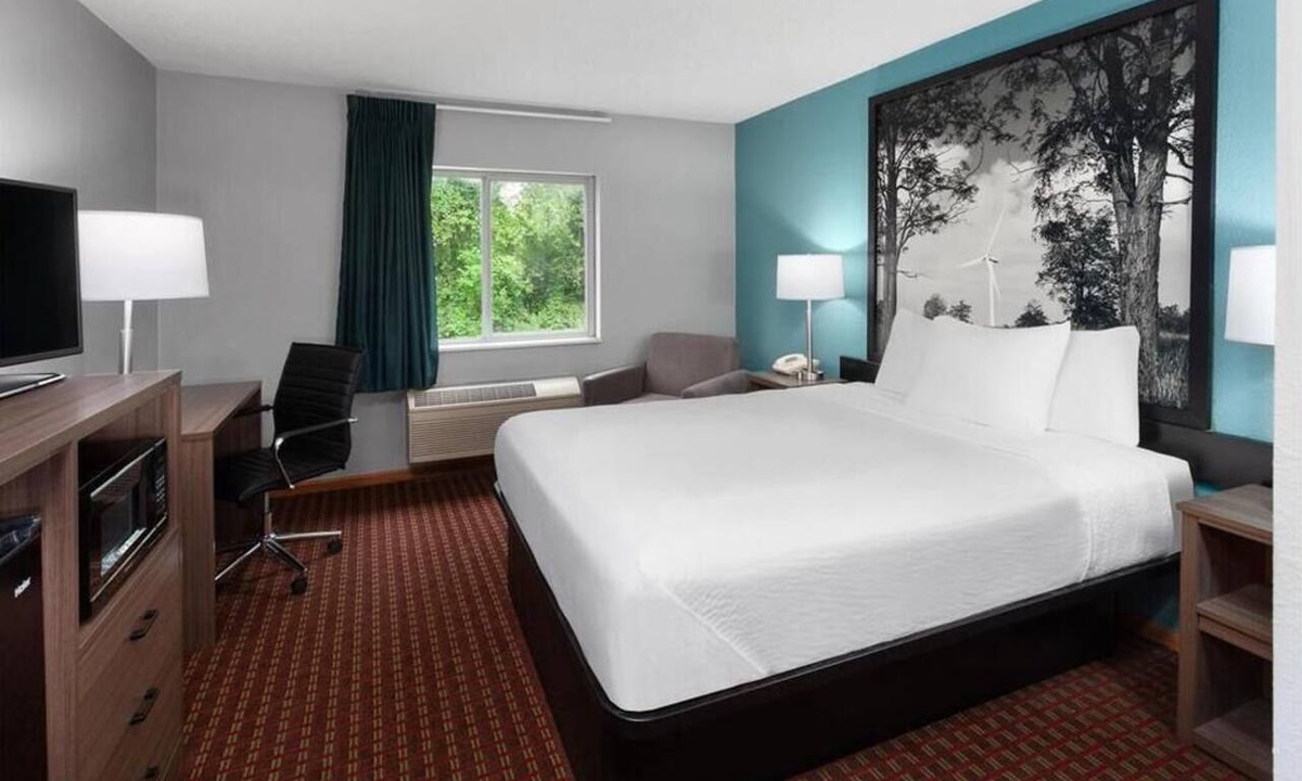McHenry Hotel | McHenry Inn