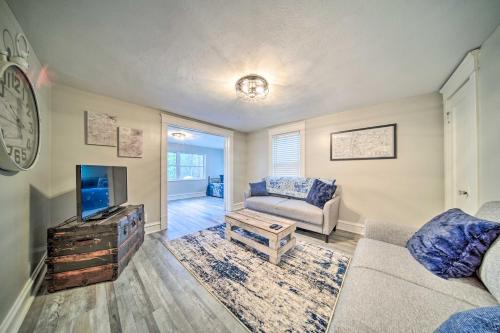 Meadville Apartment | Meadville Apartment w/Deck < 2 Mi to Allegheny!