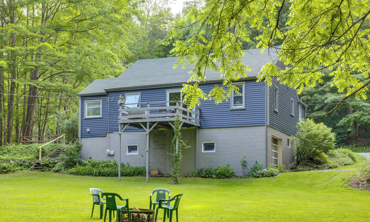 Meadville House | Meadville Home: Private Yard & Fishing Nearby