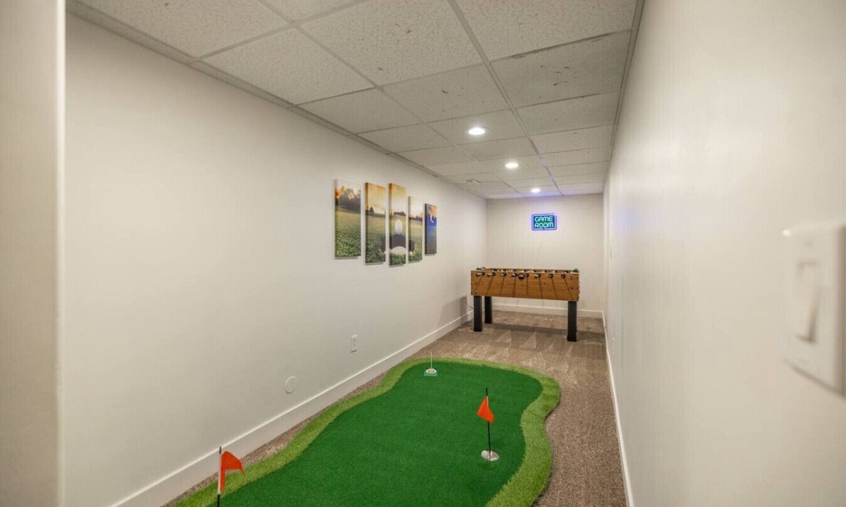 Sandy House | Meeting Place | Hot Tub, Theater Room, Mini Golf, Foosball