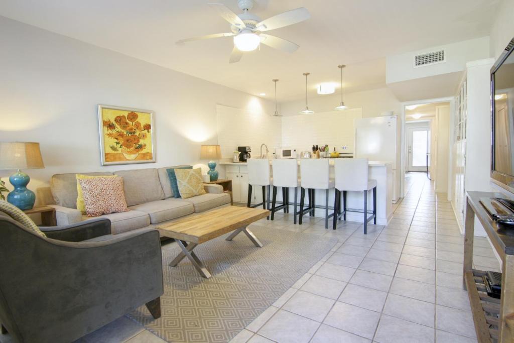 Zilker House | Mellow Yellow
