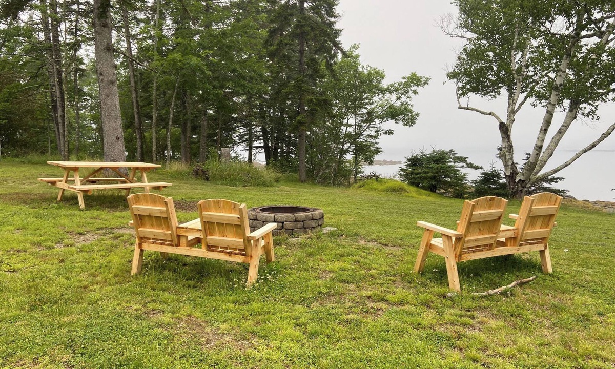Trenton House | Mill Cove: spacious property w/water views, kayaks, and close to Acadia!