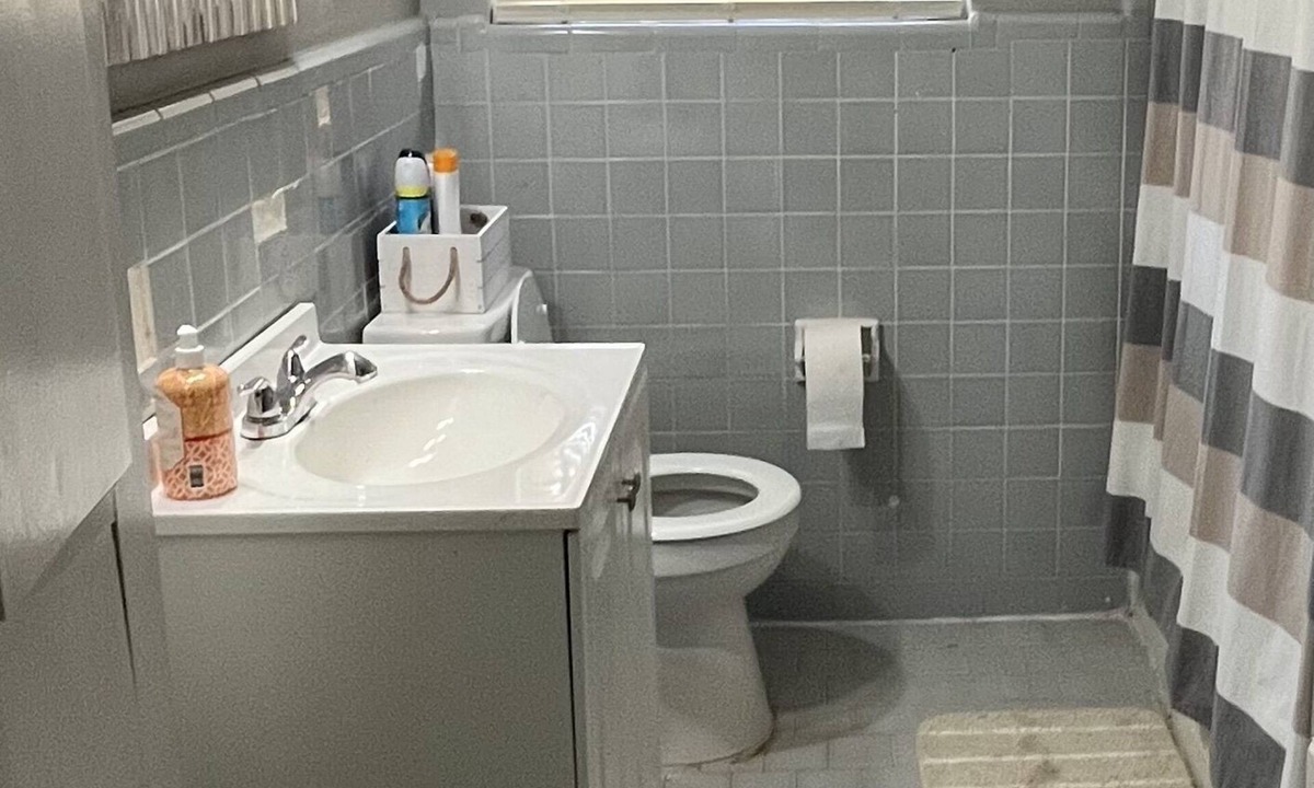 Shreveport House | Minutes from lots of shopping, local airport and hospitals !