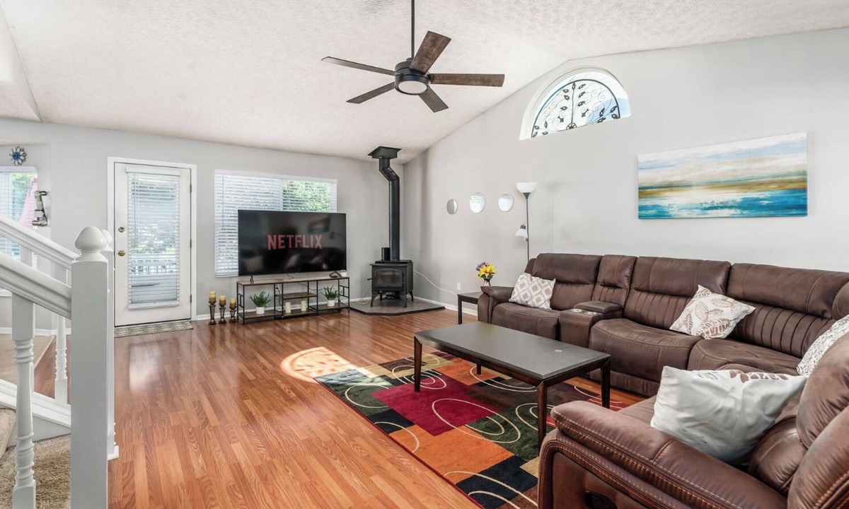 Polaris House | Minutes to Polaris Mall, Cozy 3bd Home, Large Backyard w/Games