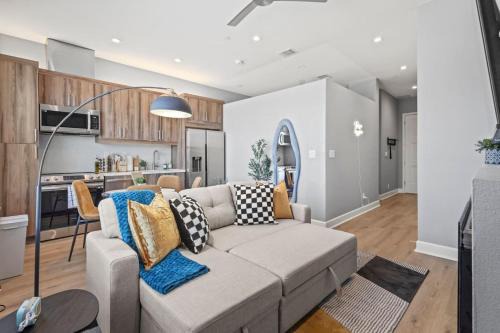 Cedars Apartment | Modern 1 bedroom 2 bed Condo in Heart of Dallas