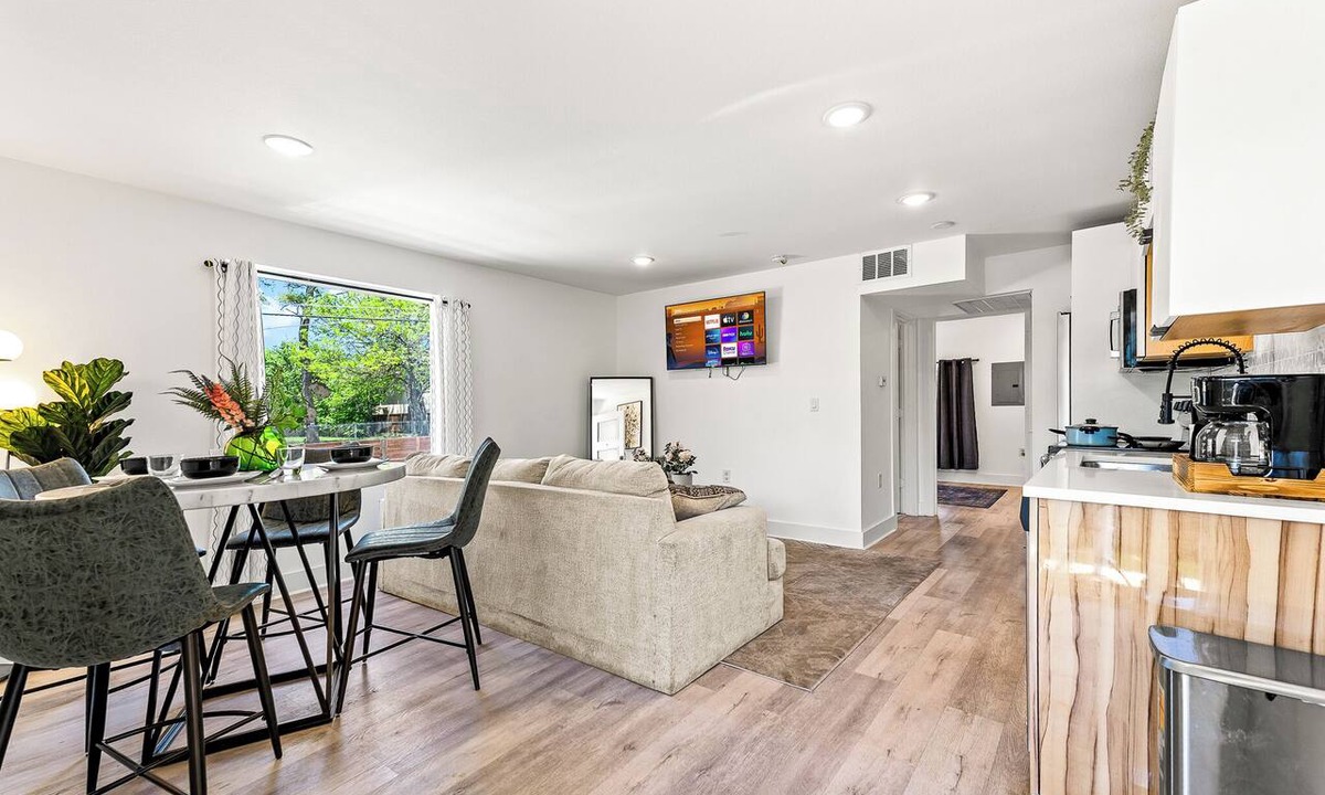 Old East Dallas Apartment | Modern 1BR Retreat, Near Downtown Dallas + Parking