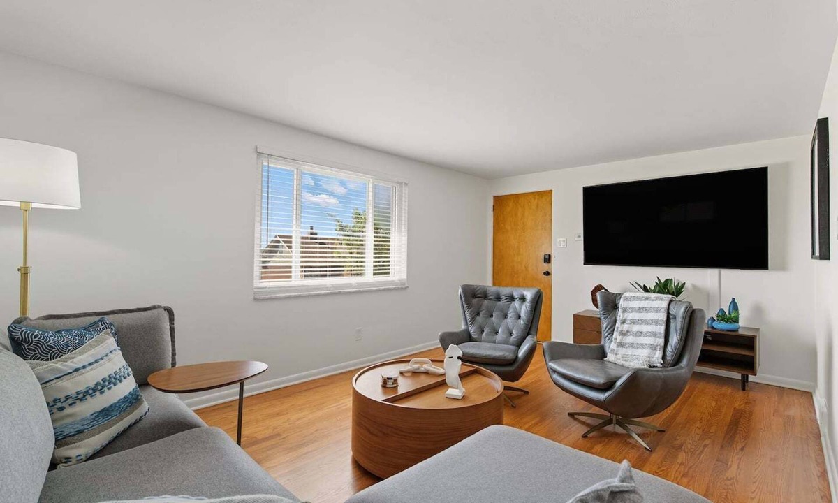Bellevue Apartment | Modern 2 BR Bellevue Retreat – Near Stadiums & Downtown