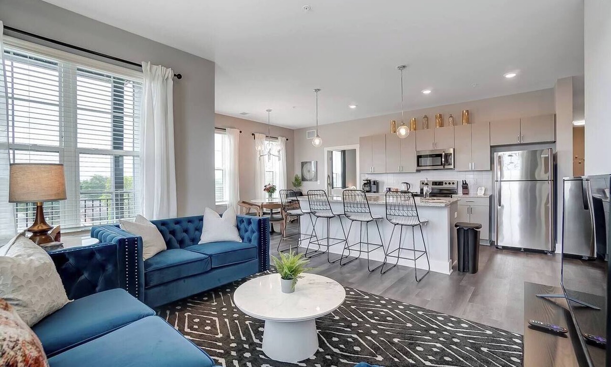 Columbus Apartment | Modern 2BR near OSU | Parking | Elevator | Secure