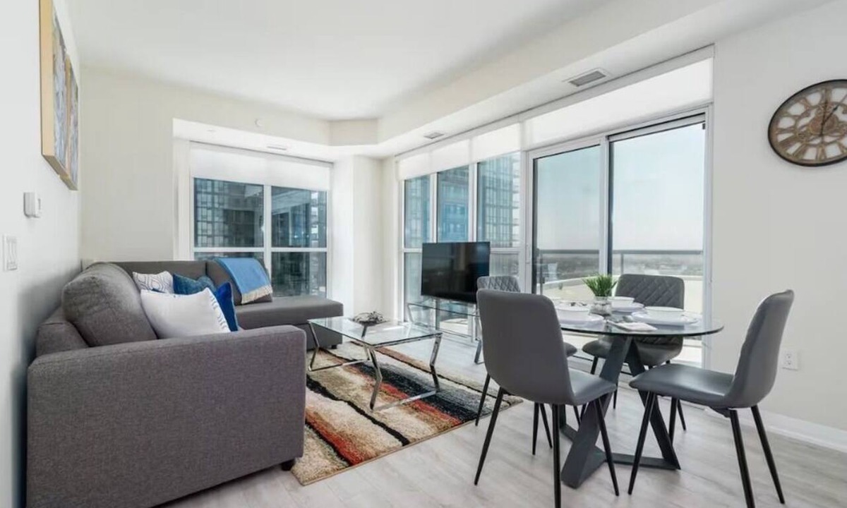 Central Waterfront Apartment | Modern 2BR Toronto Stay Steps from Waterfront