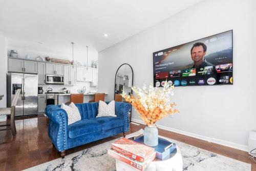 Schenectady Apartment | Modern 3 Bed Apt Parking W D