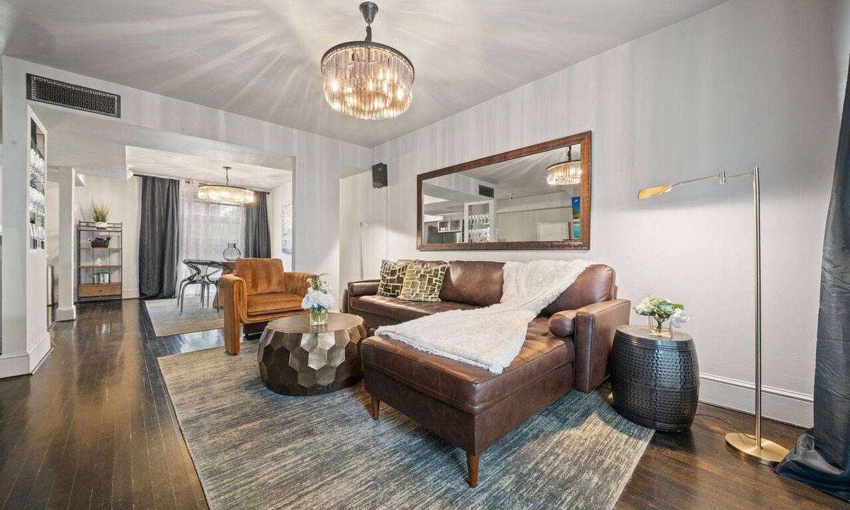 Old East Dallas Condo | Modern 3-bed loft with pool, courtyard, and prime walkable Dallas location.