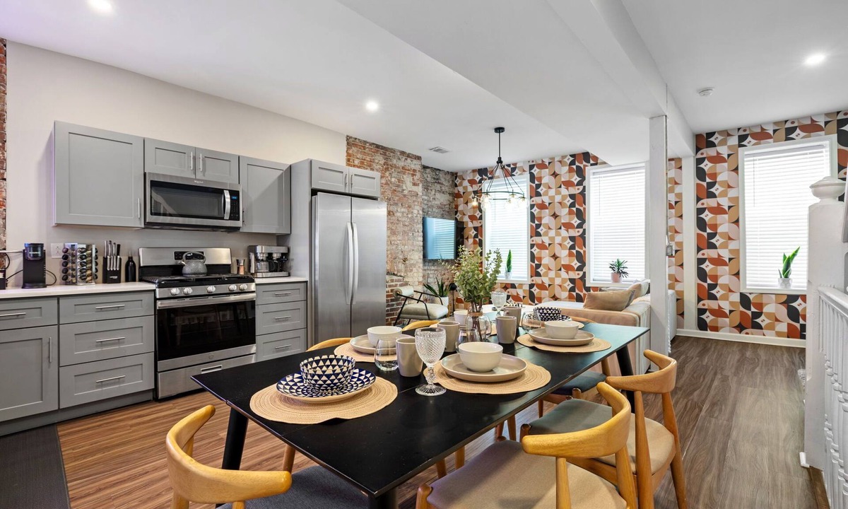 Pittsburgh House | Modern 3BR, 2BA Home: 2 King Beds, Off Street Parking; Near Downtown Pittsburgh