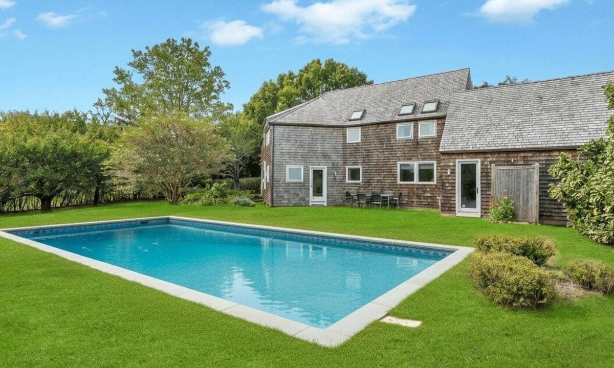 Bridgehampton House | Modern Bridgehampton retreat w expansive yard, heated pool, close to town.
