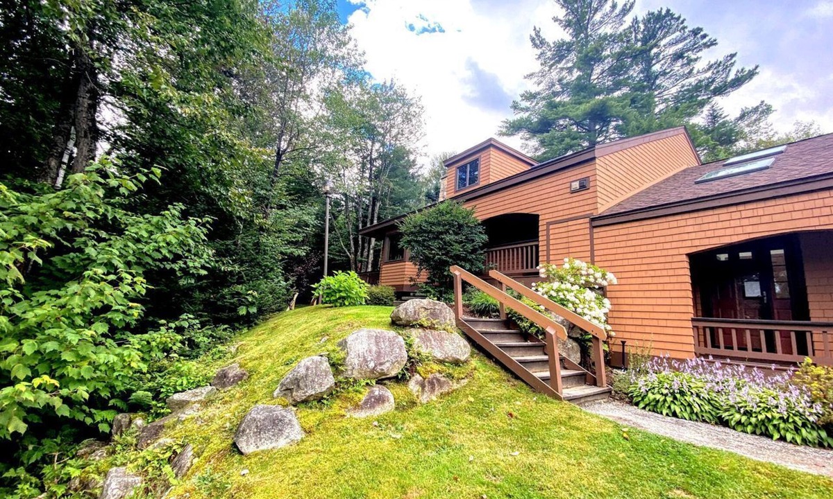 Carroll Cabin | Modern Cabin Rental Perfect for a Luxury Ski Vacation near Mount Washington