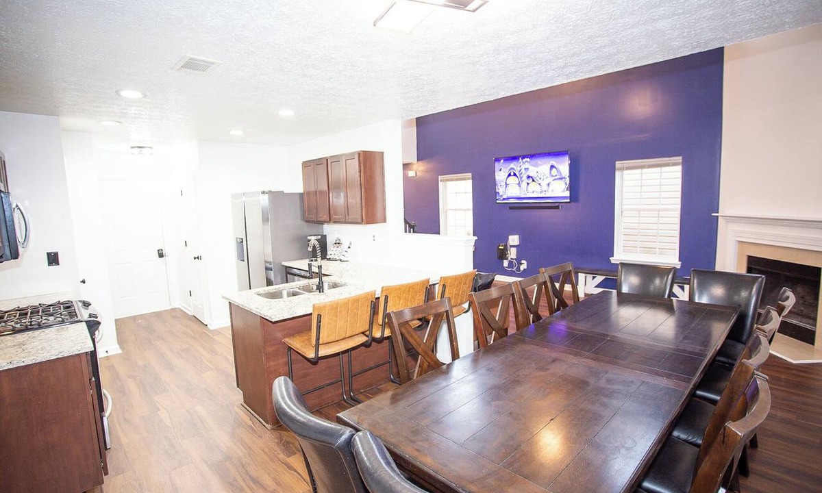 Covington House | Modern Gathering House - Fire Pit - Ice Coffee - Near Atlanta - Sleeps 8