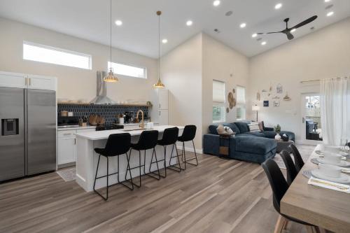 Buckeye Lake House | Modern Lake House 3 Blocks from the Lake!