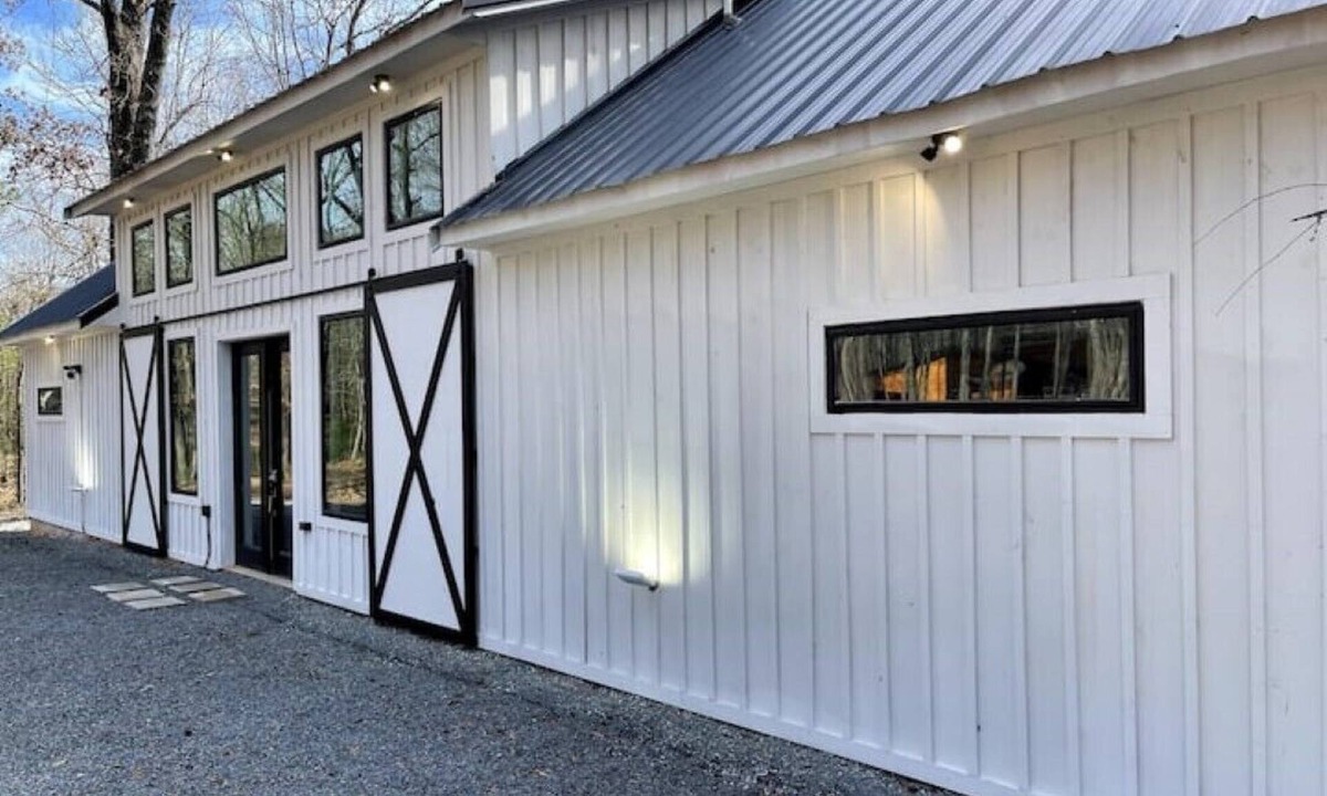 Broken Bow Cabin | Modern Luxe has everything HUGE deck, jacuzzi, glam outdoor fireplace and pond!