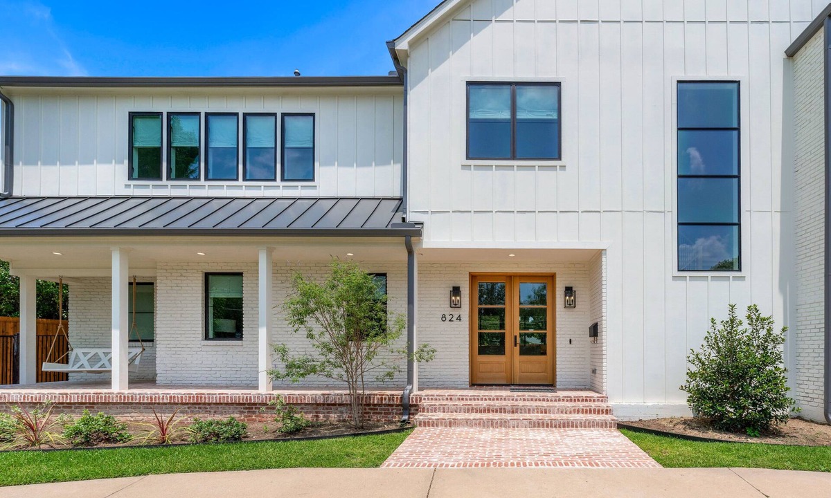 Richardson House | Modern Luxury Home on .5 Acres 30 Min. from MAJOR INTERNATIONAL SPORTING EVENT Stadium - sleeps 15!