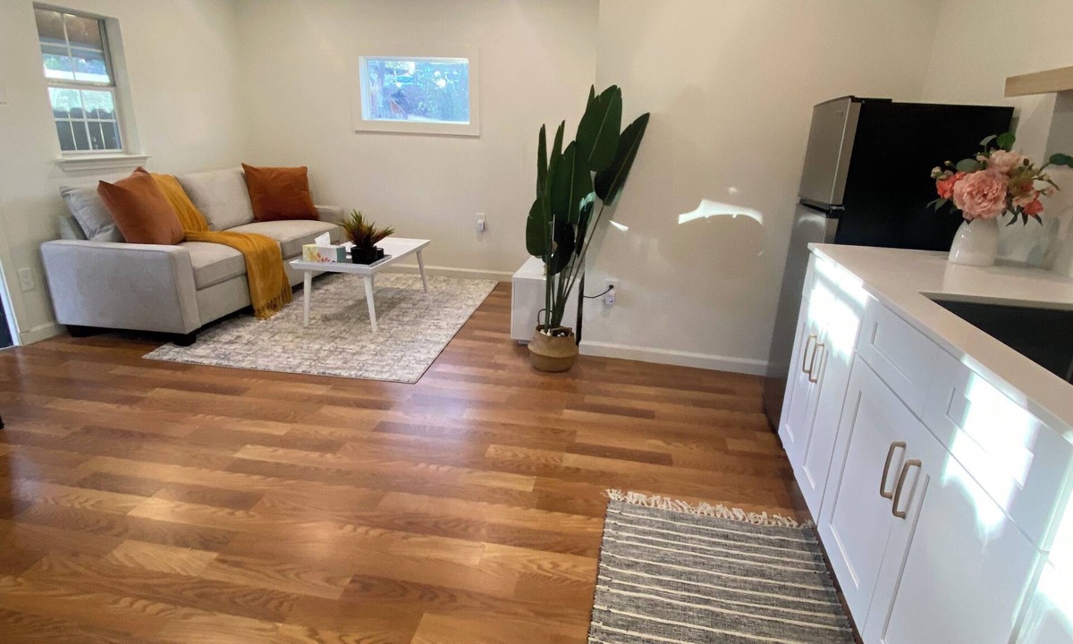 Oak Cliff House | Modern One bedroom Near Bishops Arts District