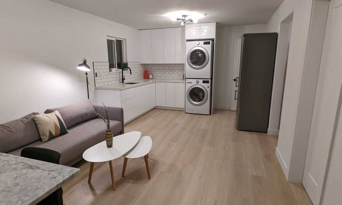 Mount Pleasant Apartment | Modern, spacious Main Street Guest Suite, 1 BR