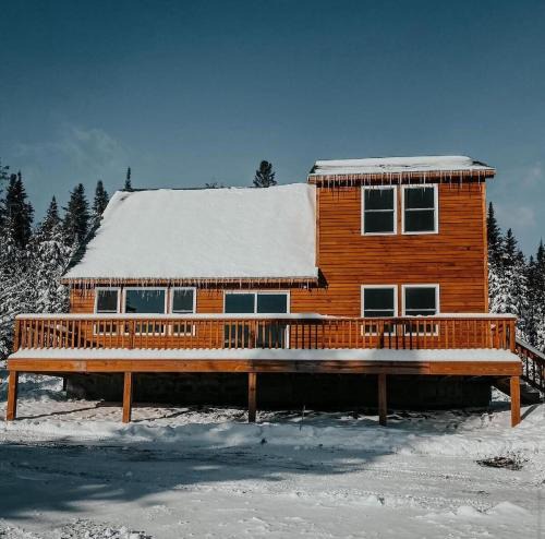 Shirley Mills House | Moosehead State of Mind, 3BR Cabin with Mtn Views & Deck