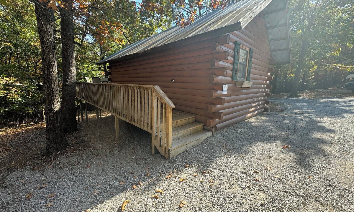 Afton Cabin | Morning Star ROMANTIC Log Cabin in the woods. Hot Tub & Wood Burning Fire Place.