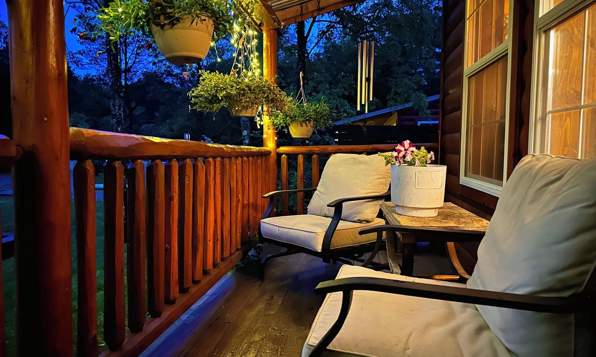 Marienville Cabin | Mossy at Forest Villas: Private Axe Pit, Swing Fire Pit & Pergola Retreat