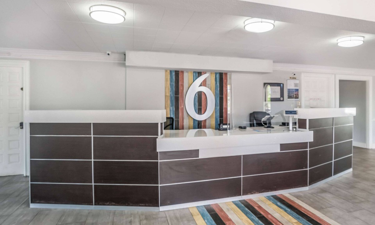 Dallas Hotel | Motel 6 Dallas, TX - Market Center