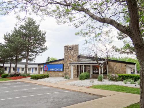 Erie Hotel | Motel 6-Erie, PA