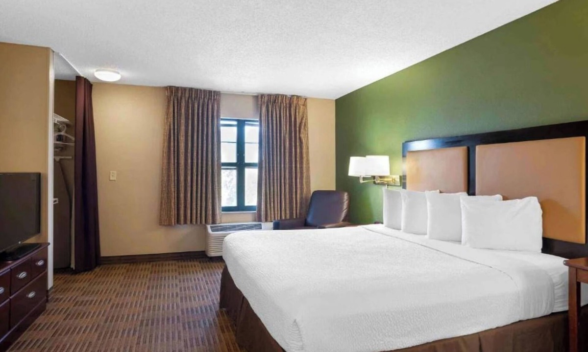 North Greece Hotel | Motel 6 Suites Rochester Greece, NY