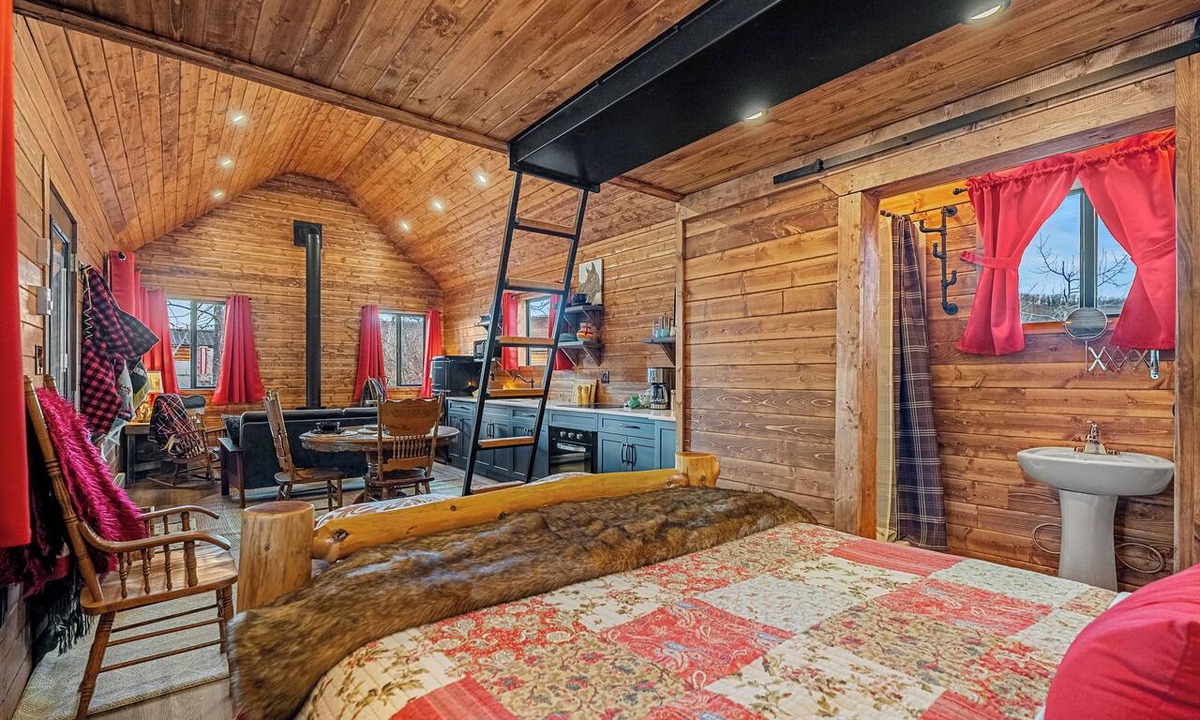 Foothills County Cabin | Mount Evan Luxury Riverside Cabin