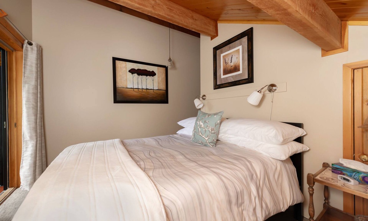Mount Robson Cabin | Mount Robson Mountain River Lodge