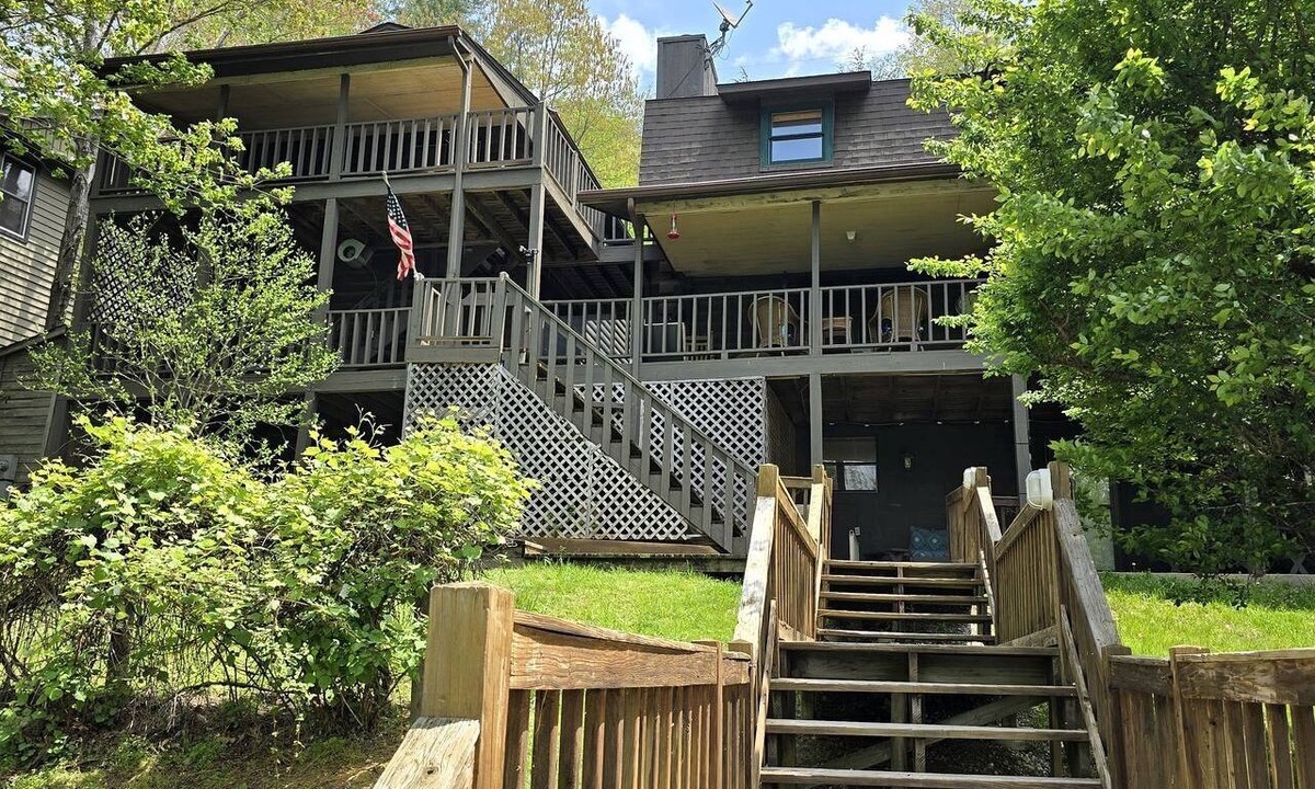 Glenville Cabin | Mountain Lake House in North Carolina