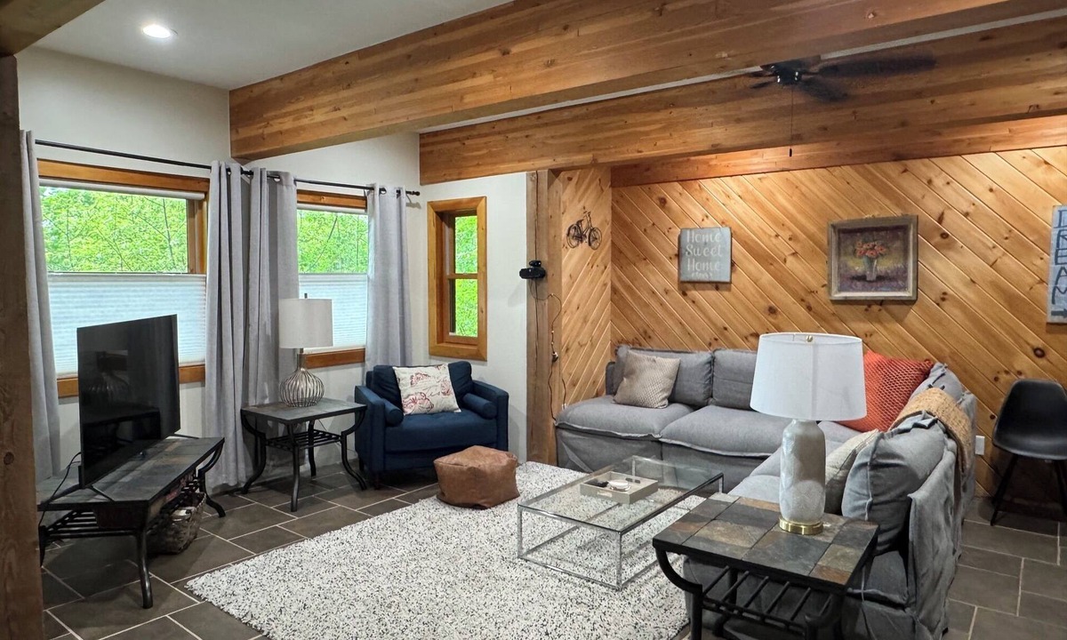 Carrabassett Valley Apartment | Mountain View 3-bedroom apartment in Carrabassett Valley 10 minutes to Sugarloaf