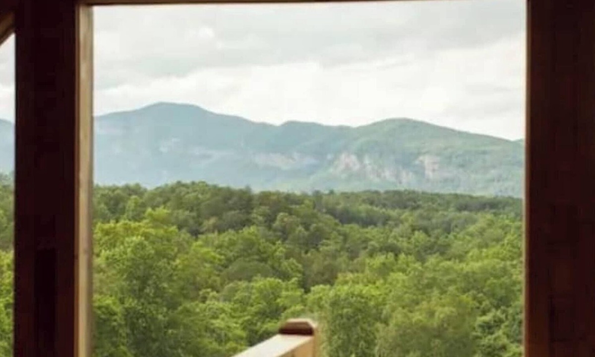 Lake Lure Cabin | Mountain View Cabin|Hot Tub|Fenced Yard for Pets