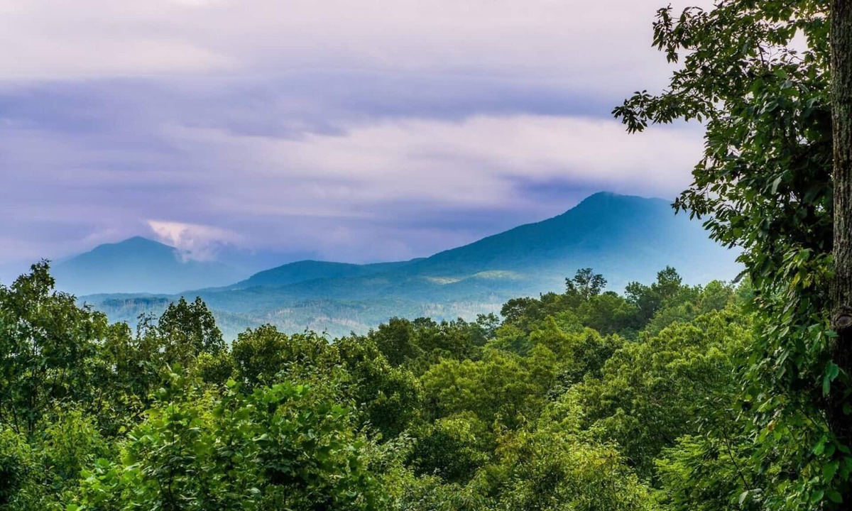Chalet Village Cabin | Mountain View Log Cabin: 5 Min to DT Gatlinburg! Game Room| Resort Pool| Hot Tub