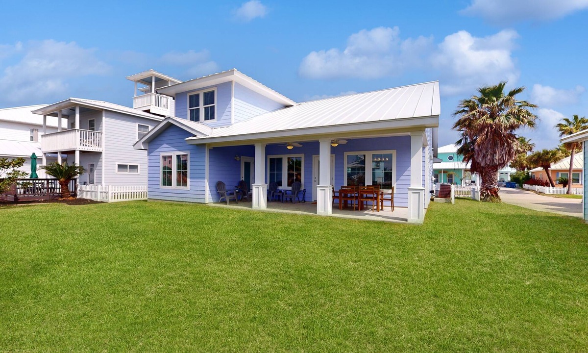 Port Aransas House | Mustang Royale Home in Gulf-Front Community, Boardwalk to Beach