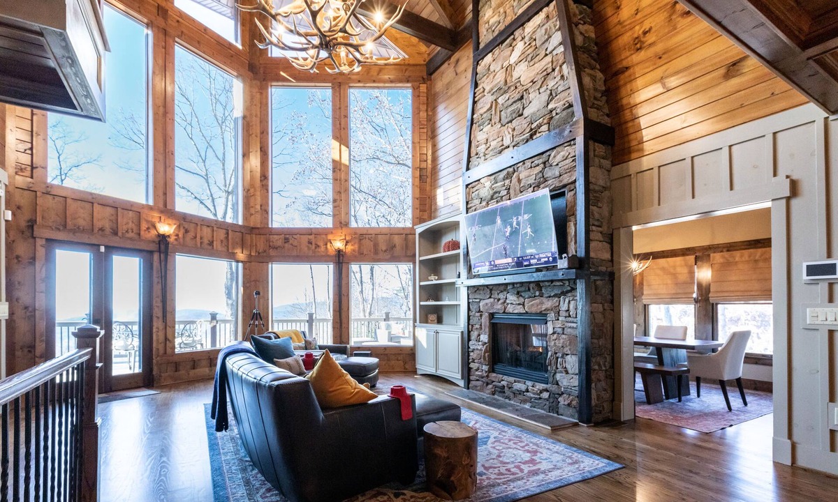 Mineral Bluff House | My Dream Lodge: A Symphony of Luxury & Outstanding Vistas!
