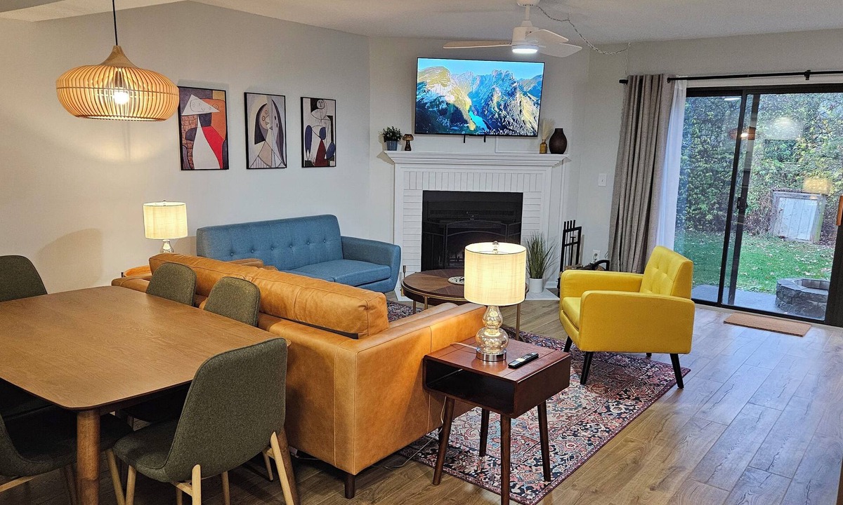 Columbus House | N. Columbus Townhome with 3bd, 2.5ba, Centrally Located!