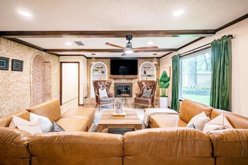 Clear Lake House | NASA Getaway, Fire Pit, Games & Family