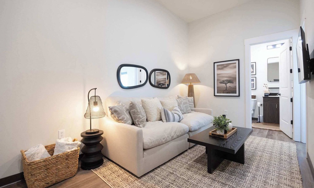 Highfill Apartment | Navigator - 5 mi to XNA - 15 mi to DT Bentonville